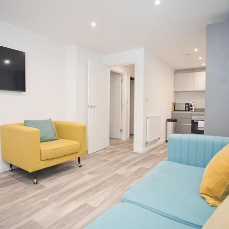 Sea Air - 2 Bedrooms - Parking - Mins To Beach บอร์นมัธ ภายนอก รูปภาพ