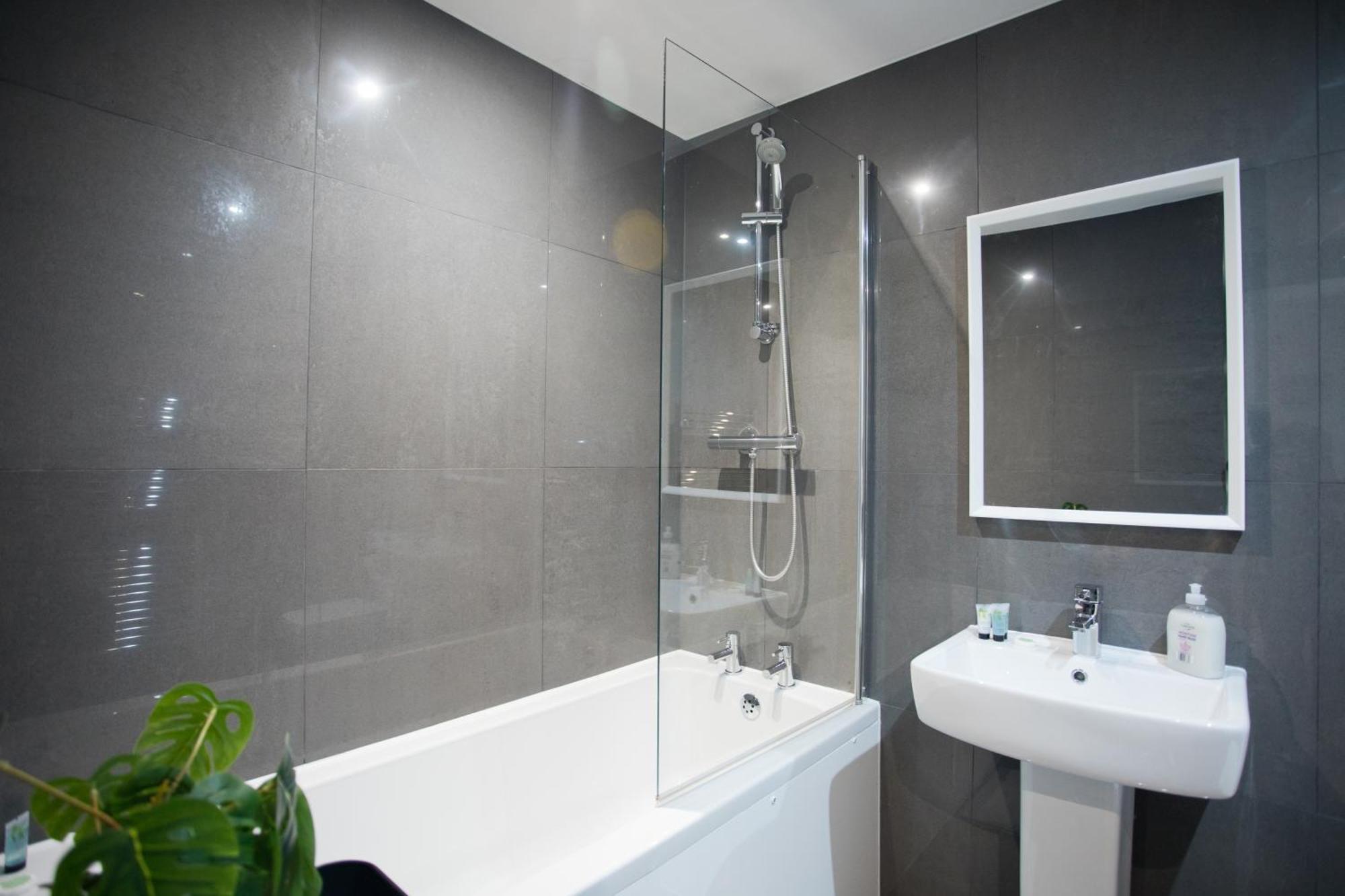 Sea Air - 2 Bedrooms - Parking - Mins To Beach บอร์นมัธ ภายนอก รูปภาพ
