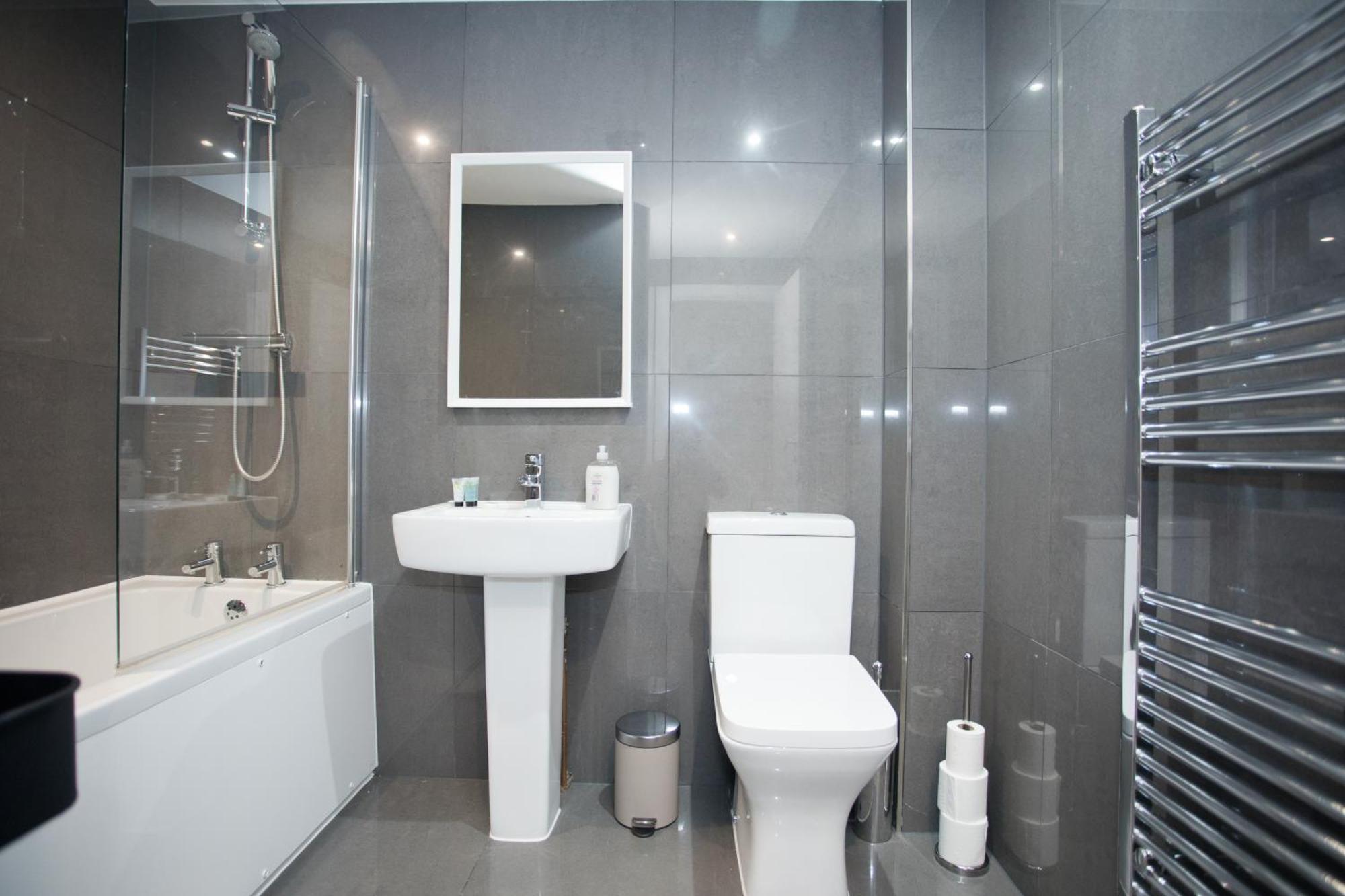 Sea Air - 2 Bedrooms - Parking - Mins To Beach บอร์นมัธ ภายนอก รูปภาพ