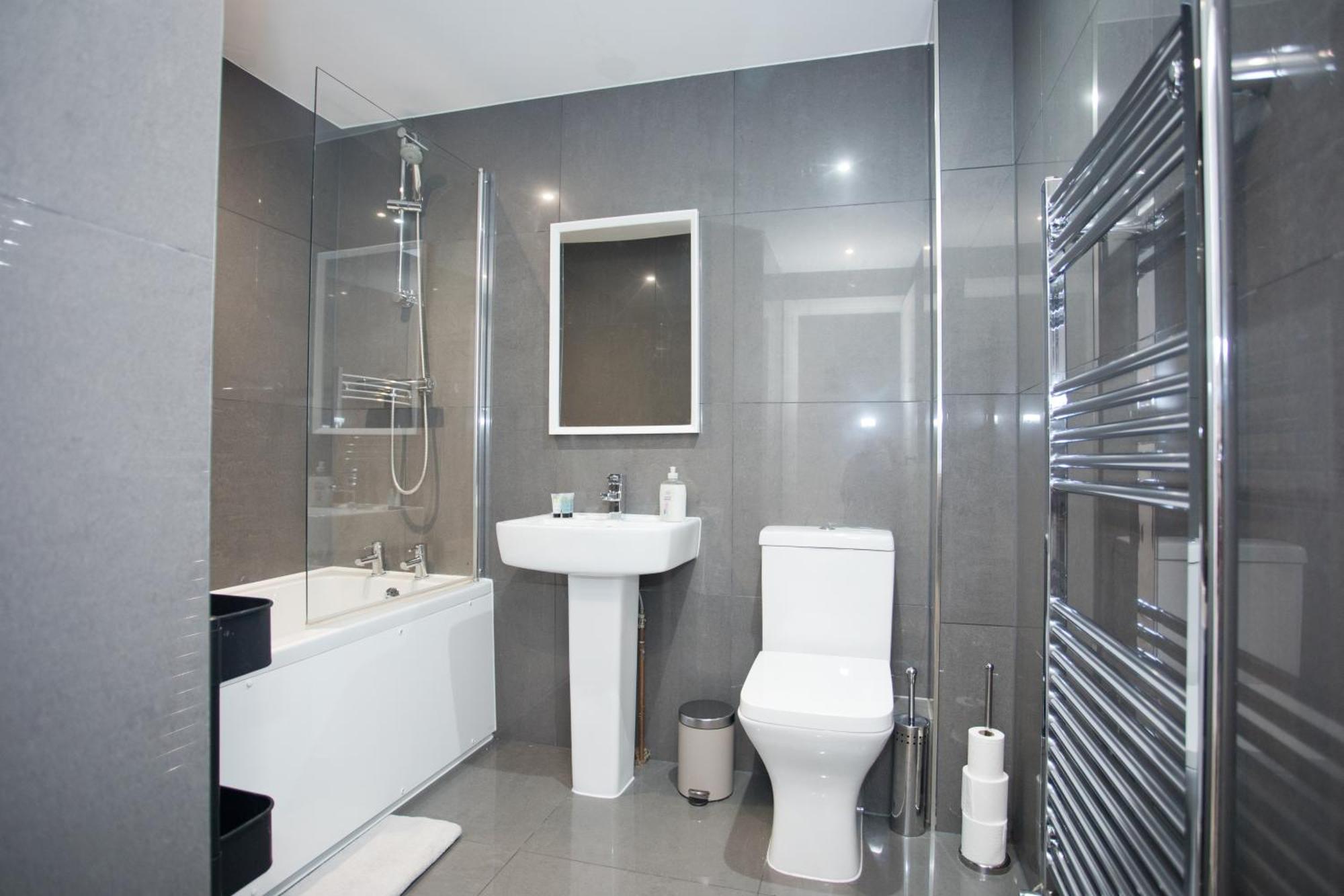 Sea Air - 2 Bedrooms - Parking - Mins To Beach บอร์นมัธ ภายนอก รูปภาพ